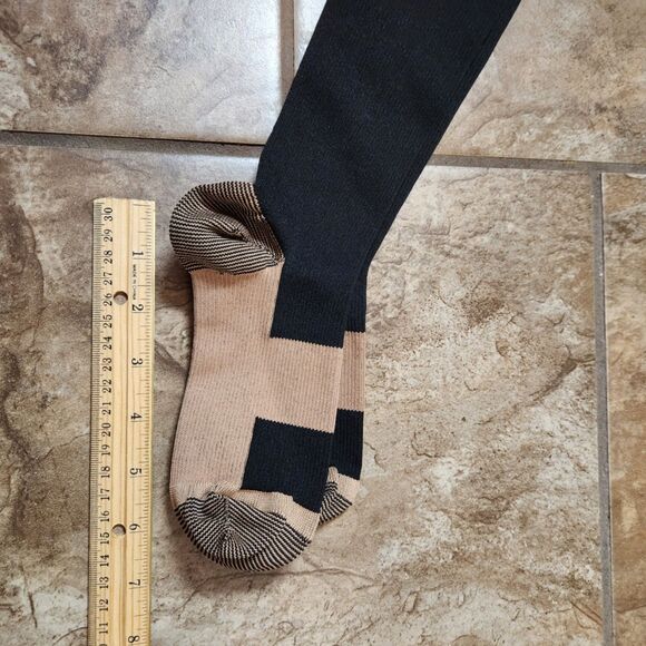 Compression Sock Lot – 6 Pairs, Mixed Sizes S/M & L/XL - Picture 4 of 5